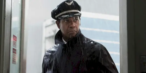 Denzel Washington som Whip Whitaker i sin pilotuniform under flyvning