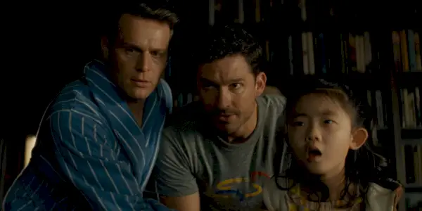 Andrew, Eric und Wen in Knock at the Cabin.