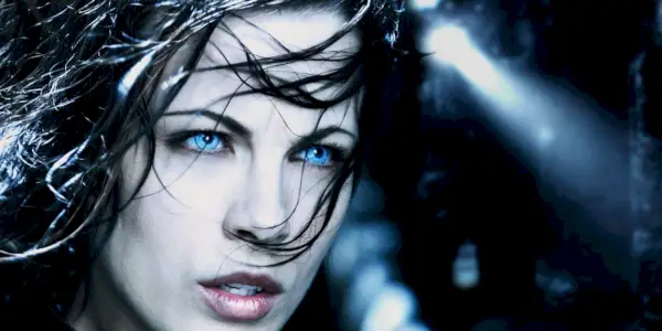 『Underworld Evolution』でセリーンを演じるケイト・ベッキンセイル