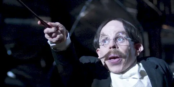 Flitwick peker tryllestaven mot noe