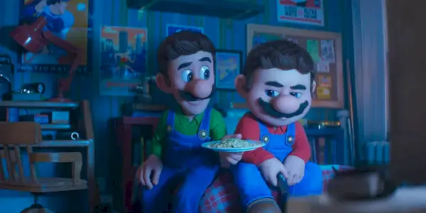 Luigi oferecendo a Mario um prato de macarrão em um quarto escuro no filme Super Mario Bros.