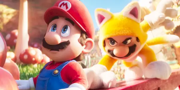Mario com roupa de encanamento e Cat Suit no filme Mario