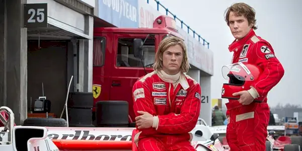 Chris-Hemsworth-et-Daniel-Bruhl-in-Rush-2013.webp