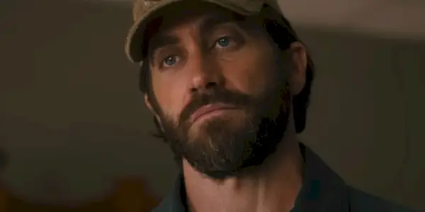 Jake Gyllenhaal nel ruolo di John Kinley sembra infelice in The Covenant