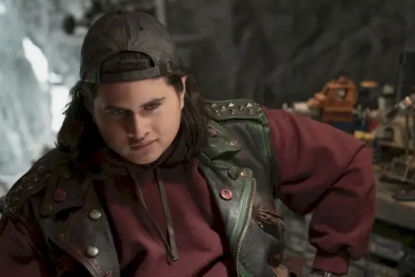 julian dennison jako belsnickel ve vánočních kronikách 2