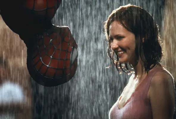 tobey maguire jako pavoučí muž, kirsten dunst jako mary jane, pavoučí muž