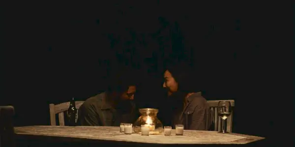 Greta Lee og John Magaro snakker i tidligere liv