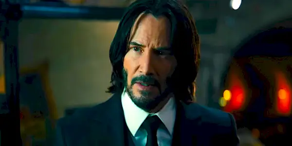 Keanu Reeves i John Wick Kapittel 4 i sin tradisjonelle drakt