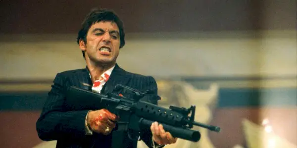 Al Pacino jako Tony Montana ve filmu Scarface