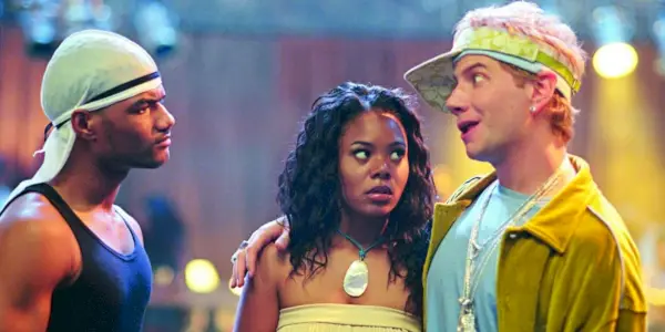 Damien Dante Wayans olhando para dois personagens