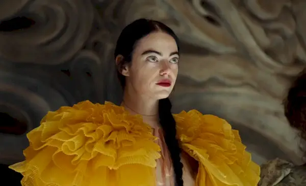 Emma Stone em coisas pobres