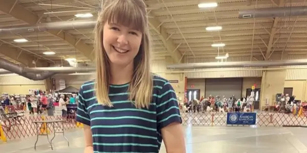 Amor no espectro Camisa listrada de Kaelynn Partlow na convenção