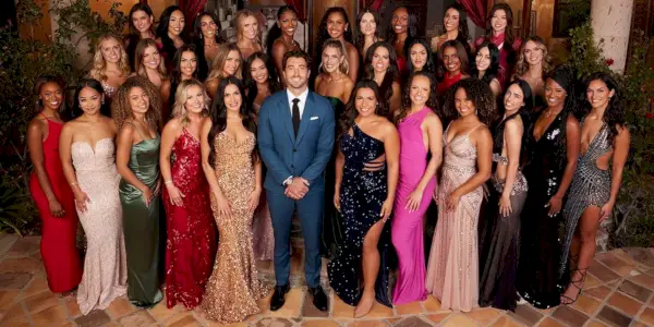 Propagační fotka The Bachelor Season 28 Vede Joey Graziadei s obsazením 32 žen