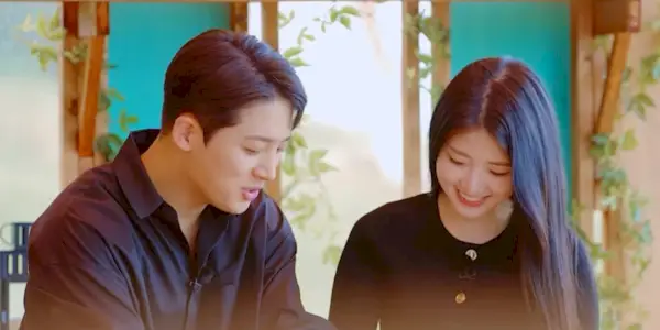 문세훈과 신지연이 싱글로 활동 중이다.