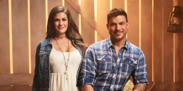 Jax og Brittany fra Vanderpump Rules smiler