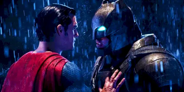Henry Cavill als Superman und Ben Affleck in seinem Mech-Batman-Anzug im Jahr 2016
