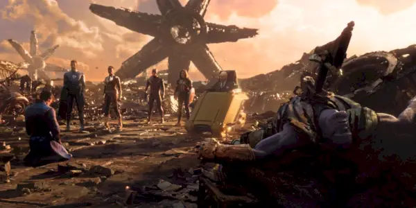Les Illuminati debout devant le Docteur Strange et Thanos