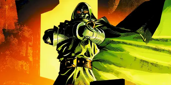 Doktor Doom so založenými rukami, vlniaci sa plášť na červenom a žltom pozadí.