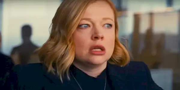 Shiv (Sarah Snook) vyzerá vystresovane vo finále série Nástupníctvo