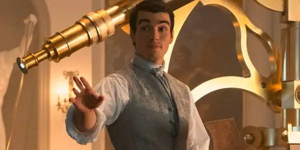 クイーン・シャーロットの望遠鏡の前に立つジョージ 3 世: ブリジャートンの物語