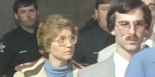 Echte Aufnahmen von Candy Montgomery und Allan Gore während des Prozesses