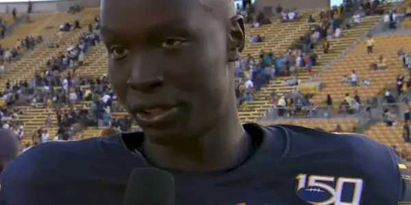 Kuony Deng blir intervjuet mens han spilte for Cal.
