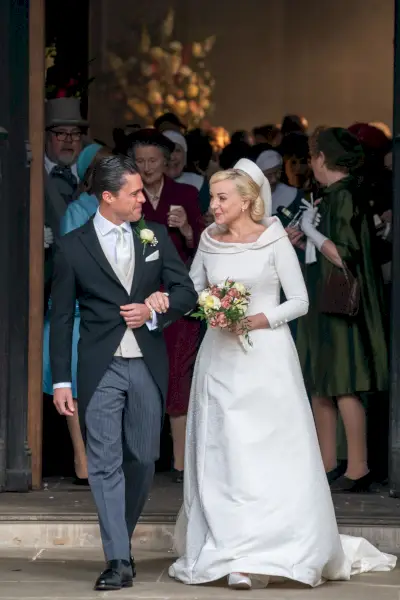 Helen George a Olly Rix natáčajú svadobnú scénu pôrodnej asistentky