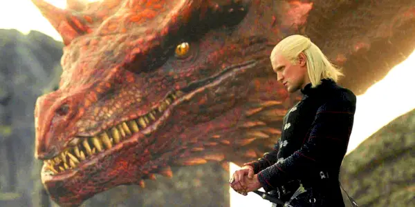 Daemon (Matt Smith) con Caraxes en el final del episodio 10 de House of the Dragon