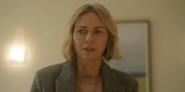 Naomi Watts jako Nora w „The Watcher”.