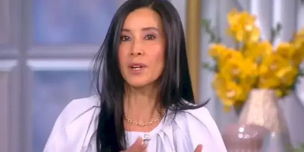 Lisa Ling uprostřed řeči v The View