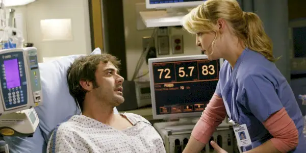 Denny a Izzie v nemocnici na Gray