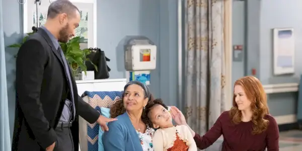 Obraz April a Jackson sa rozprávajú s Catherine v Gray