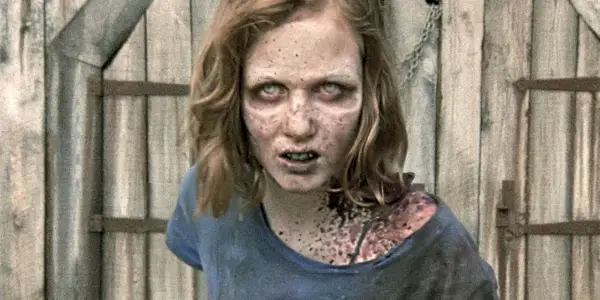 Sophia ako zombie vo filme The Walking Dead