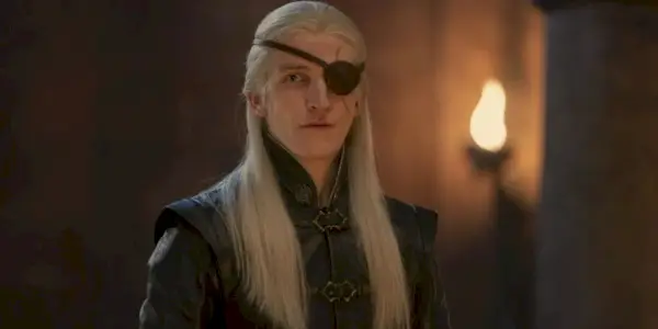 Aemond Targaryen usando seu tapa-olho em House of the Dragon.