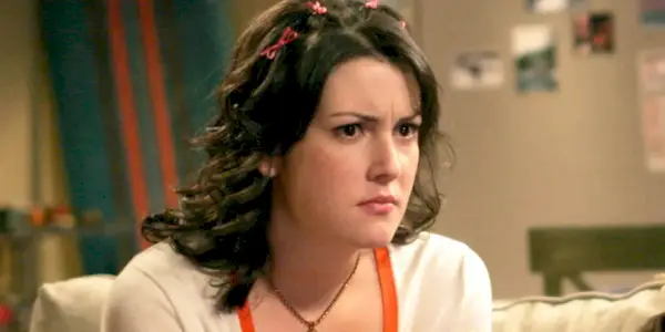 Melanie Lynskey como Rose en Dos hombres y medio