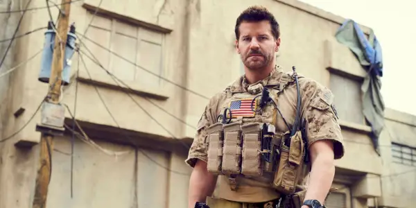 SEAL TEAM דיוויד בוראנז במדים