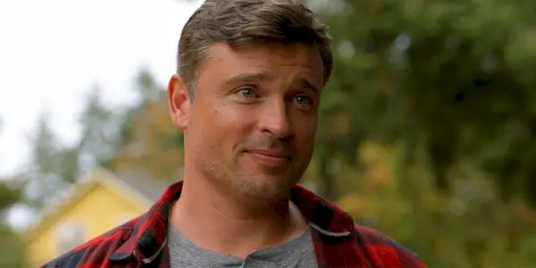 Tom Welling als älterer Clark Kent in Crisis on Infinite Earths.