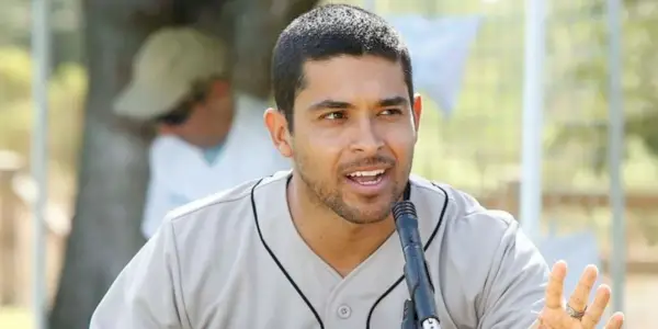 Wilmer Valderrama jako Ricardo Montes ve filmu Raising Hope