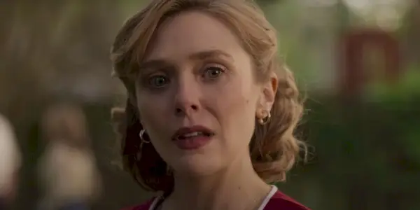 Elizabeth Olsen als Candy Montgomery hat in Love & Death Tränen in den Augen