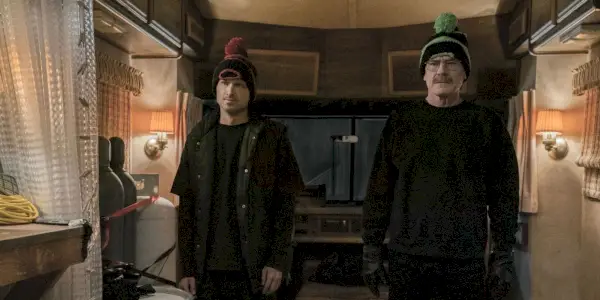 Better Call Saul의 RV에서 Walter White 역을 맡은 Bryan Cranston과 Jesse Pinkman 역을 맡은 Aaron Paul.