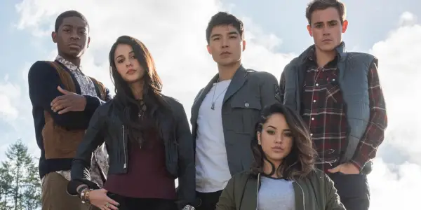 Billy, Kimberly, Zack, Trini y Jason juntos en Power Rangers (2017)