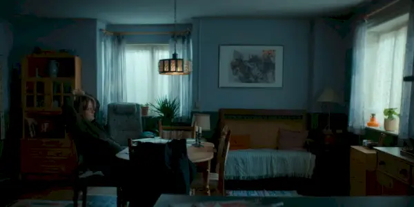 Magne descansa em sua casa.