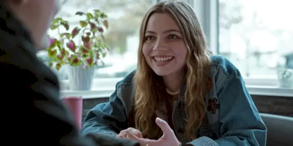 Signy sorrindo em Ragnarok.