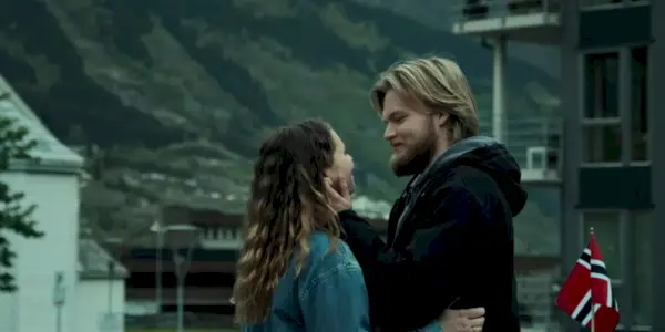 Magne e Saxa se olham