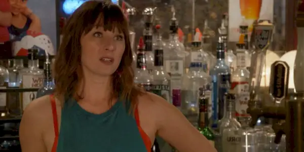 Svetlana an der Bar in Shameless