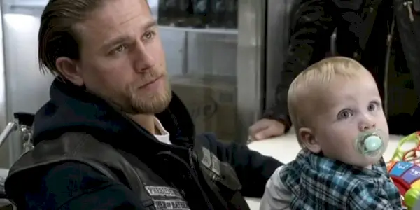 Jax y Thomas en SOA.