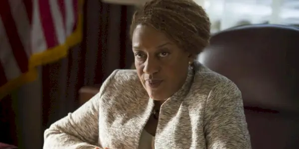 DA Tyne Patterson hace un trato con Jax en Sons of Anarchy