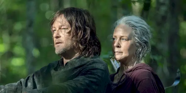 Norman Reedus como Daryl y Melissa McBride como Carol en The Walking Dead