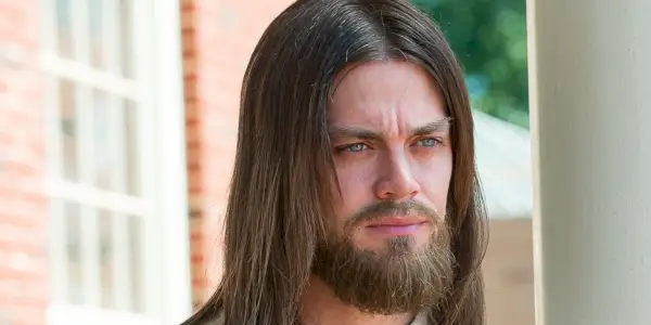 Tom Payne como Jesús Paul Rovia en The Walking Dead