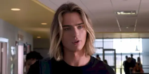 Luke Eisner dans Grande Fille
